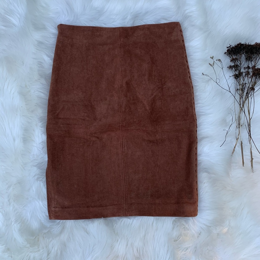 🌑 S O L D 🌑 Ivanka Trump | Vegan Suede Skirt | 6